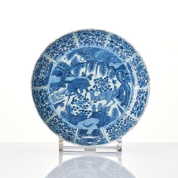 A set of five blue and white dishes, Ming dynasty, Wanli (1572-1620).