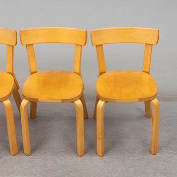 ALVAR AALTO, a table with four model 69 chairs, Artek.