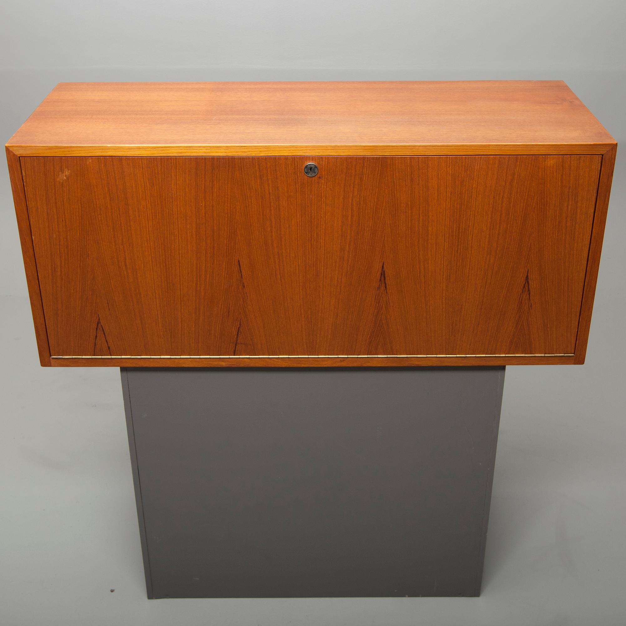 BARSKÅP / ÖVERSKÅP, 1900-talets mitt.