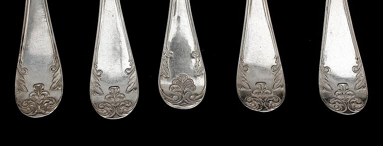 TESKEDAR, 12 st, snarlika, silver, Västerås 1800/1900-tal. Tot vikt ca 138 g.