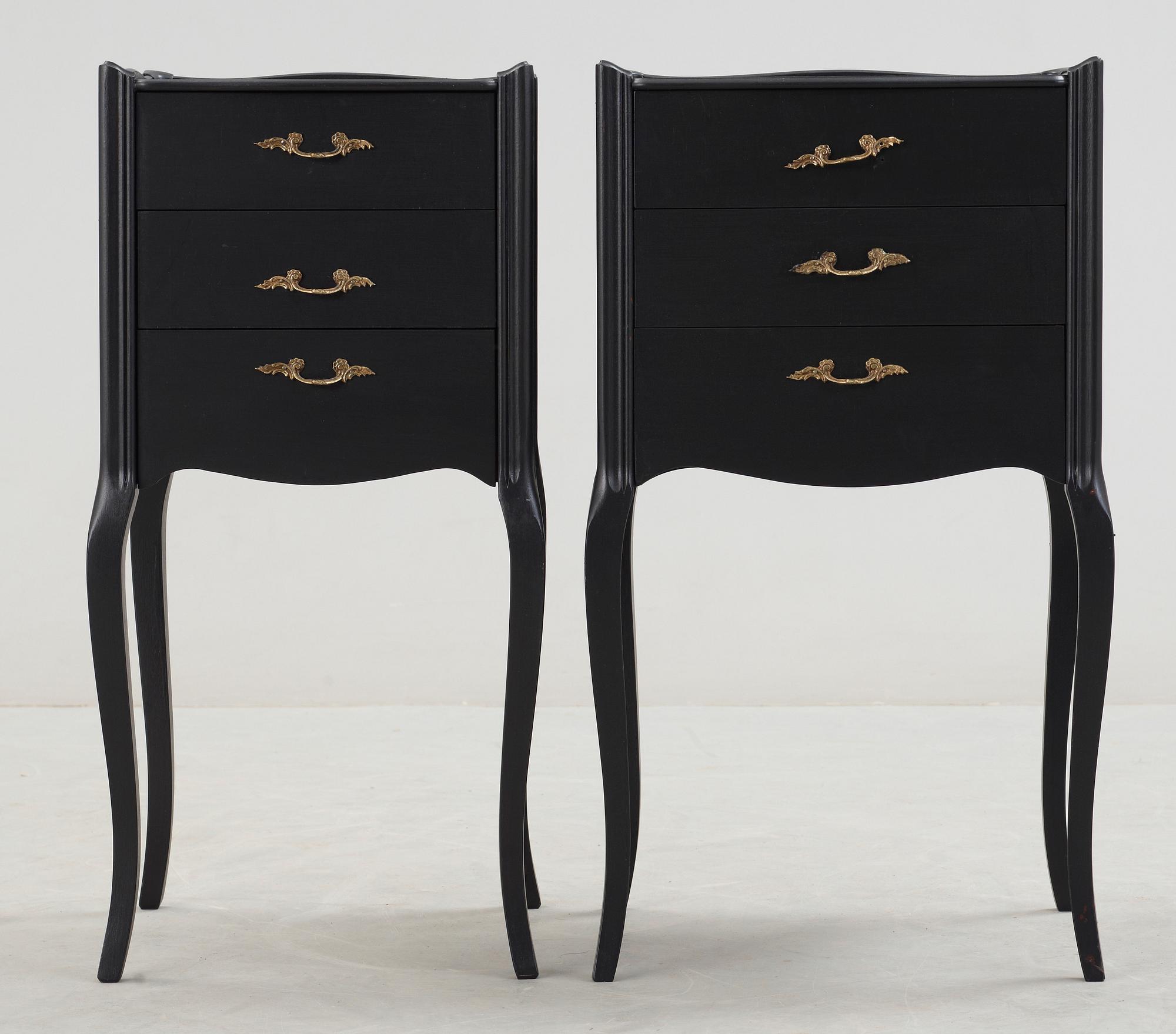 BYRÅER, 2st, snarlika, rokokostil, 1900-talets andra hälft.