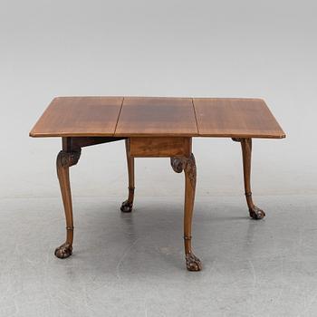 An English mahogany table, 19th Century.