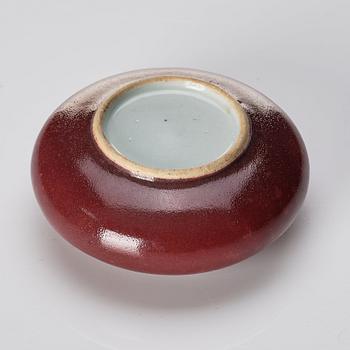 Penselbad samt penselställ, porslin. Sen Qingdynasti, 1800-tal.