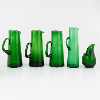 Vaser och kannor, 11 st, glas, 1900-talets andra hälft.