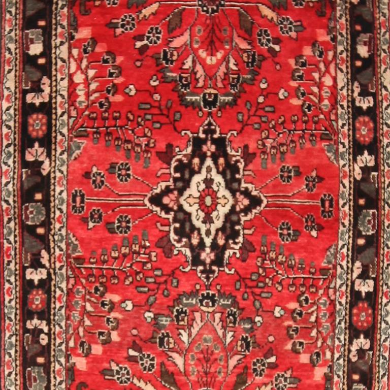 MATTA, Hamadan, ca 308 x 110 cm.