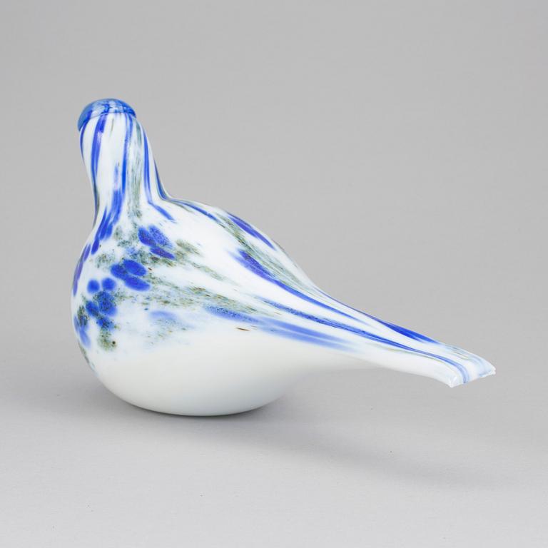 OIVA TOIKKA, skulptur, glas, "Kyyhky", Nuutajärvi Notsjö, Iittala, signerad, numrerad 58/1917 och daterad 2007.
