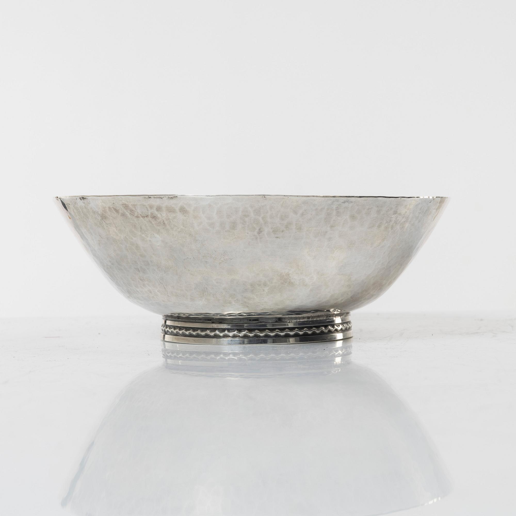 Eric Löfman, Bowl, silver, MEMA, 2002.
