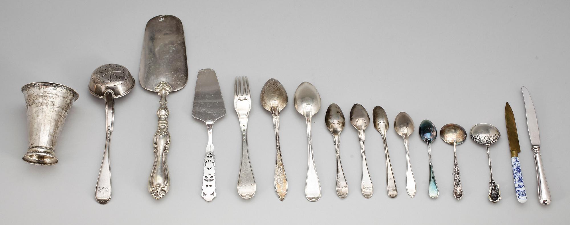 PARTI SILVER, 21 delar, bl a 1700-tal, tot vikt ca 556 gram.