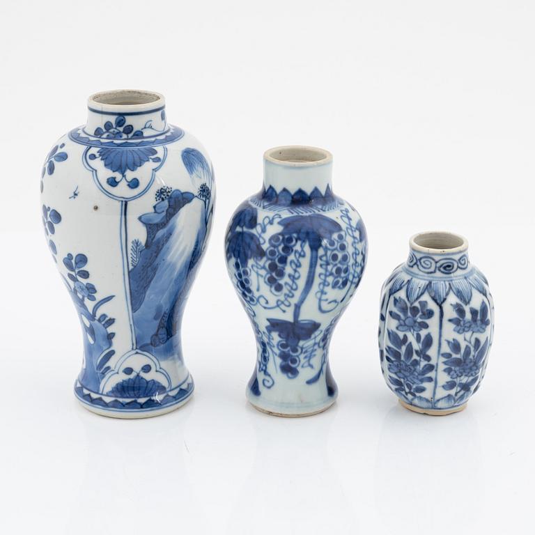 A group of three blue and white vases, Qing dynasty, Kangxi (1662-1722).