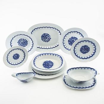 Wilhelm Kåge, servis 55 dlr "Liljeblå" Gustavsberg tidigt 1900-tal flintgods.