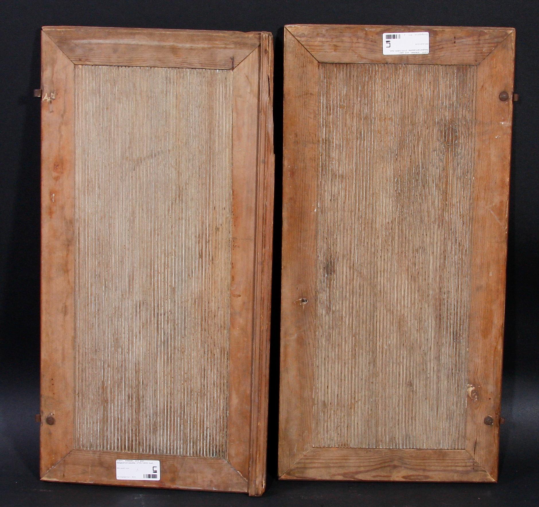 DÖRRAR, ett par. Sengustavianska 1700/1800-tal.
