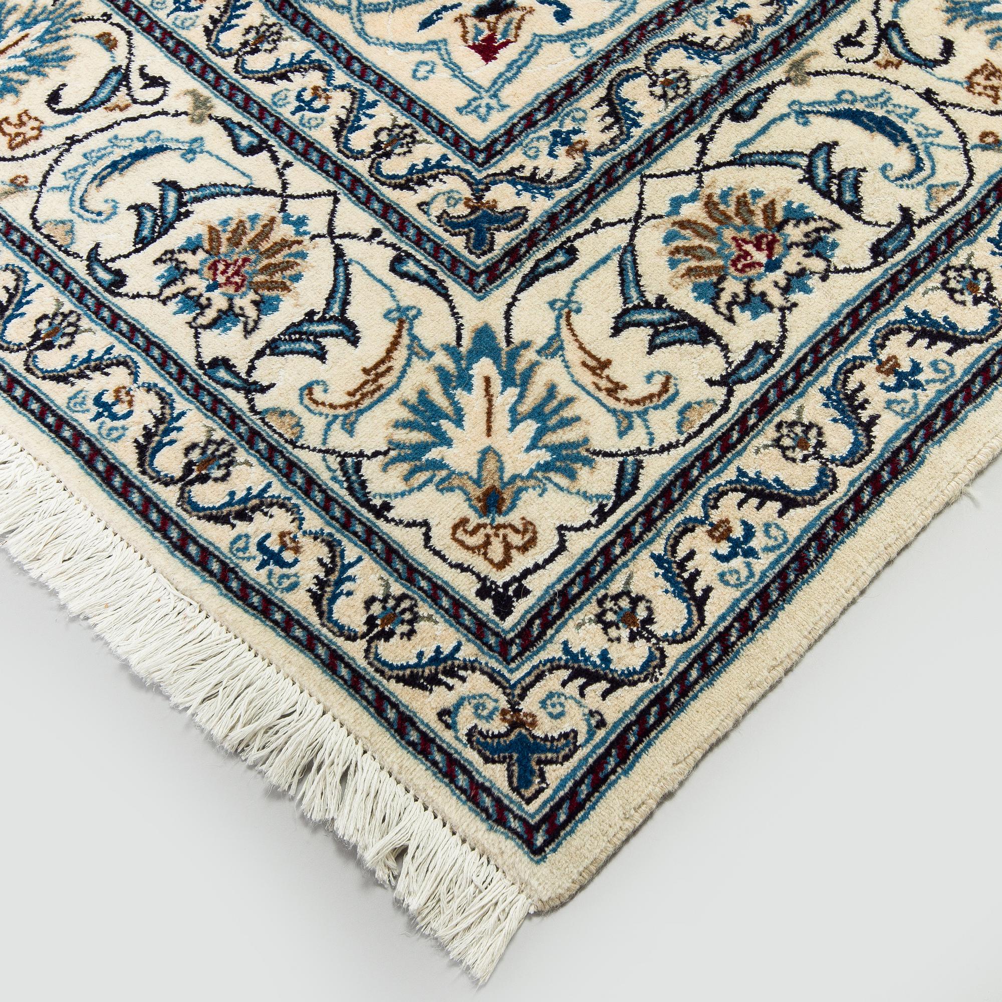 A Nain carpet, ca. 194 x 194 cm.
