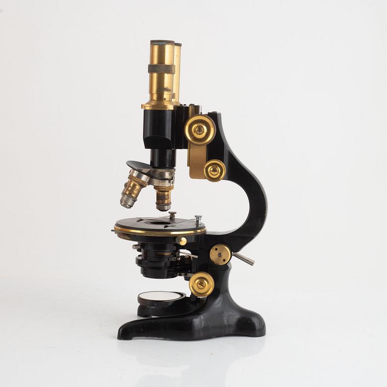 E. Leitz Wetzlar, a microscope, around 1900.