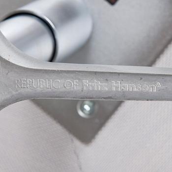 Arne Jacobsen, fåtölj, "Svanen", för Fritz Hansen, 2016.