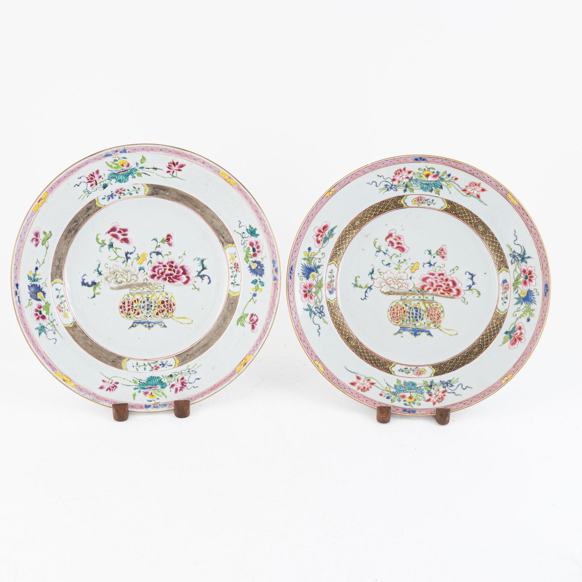 A pair of famille rose dishes, Qing dynasty, Qianlong (1736-95).