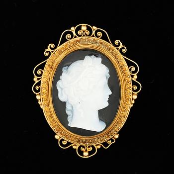BROSCH, 18k guld med agat. Vikt 13g.