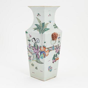 A Chinese famille rose vase, early 20th Century.