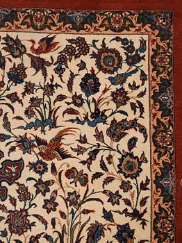 A CARPET, a semi-antique Esfahan, ca 227 x 152,5 cm (as well as the ends with ca 1½ and ½ cm flat weave).