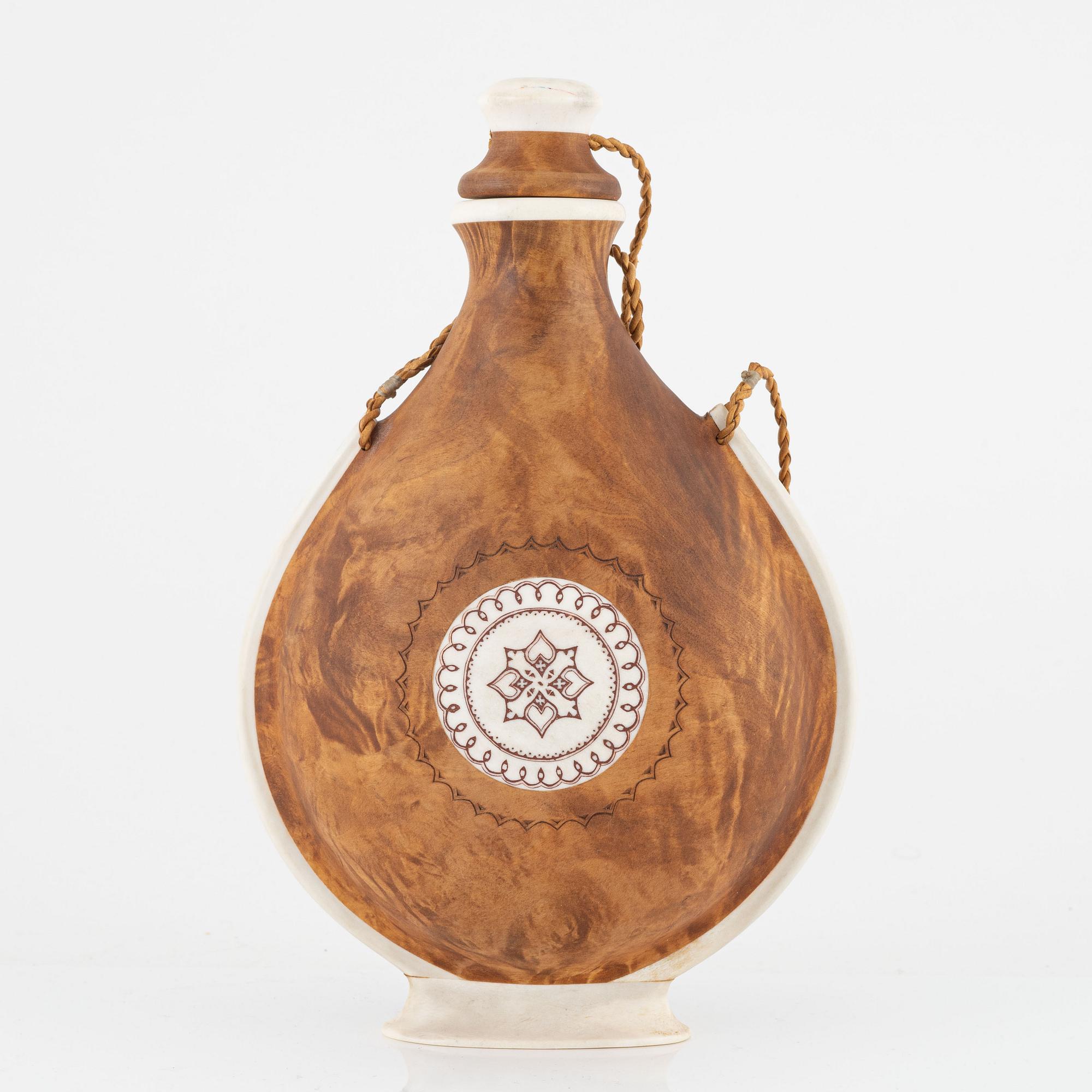 Anders Sunna, a birch and reindeer horn saltflask, signed.