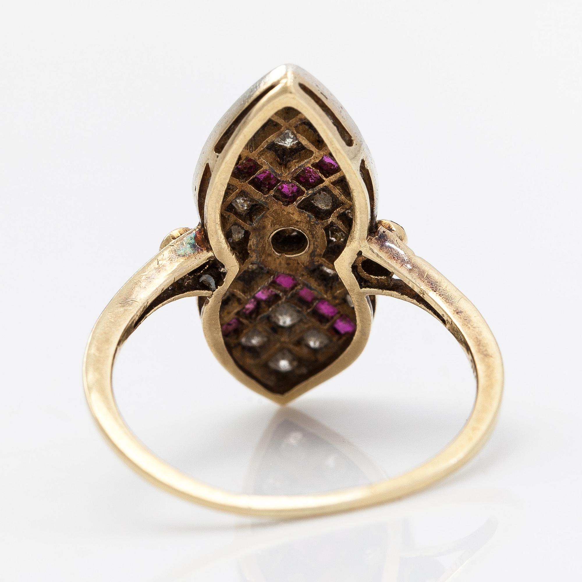 An 18K gold ring, brilliant- and single cut diamonds ca- 0.43 ct in total and rubies.