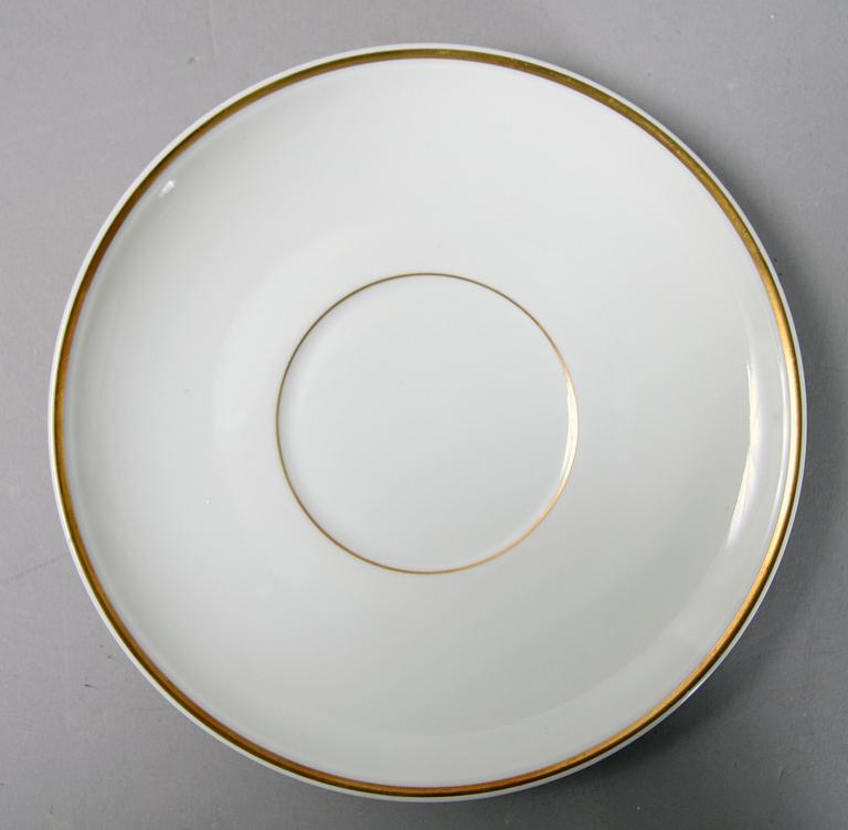 BULJONGKOPPAR med FAT, 15+6 st, Fürstenberg samt Thomas, porslin, 1900-tal.