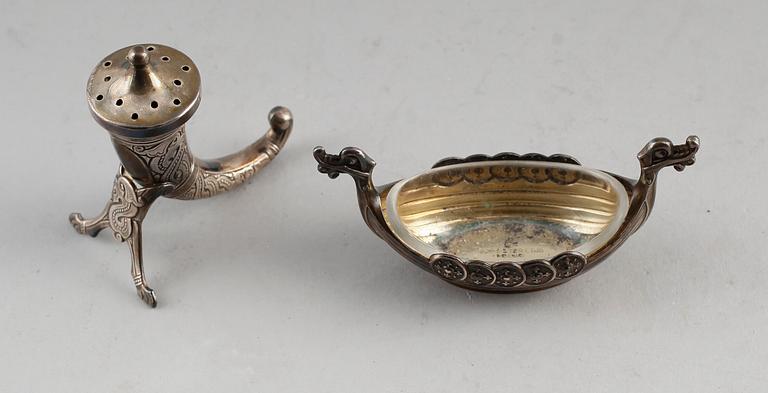 SALTKAR, 2 st, sterlingsilver, Norge. Total vikt utan glasinsats ca 36 g. .