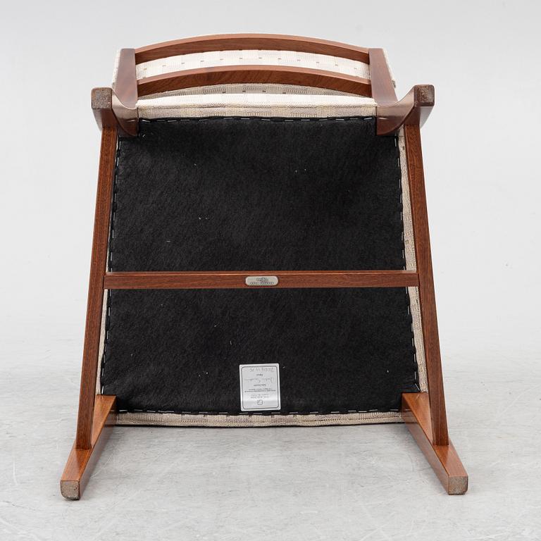 Josef Frank, stol, modell 695, Firma Svenskt Tenn, daterad 2024.