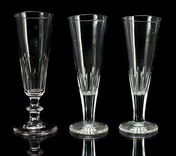 CHAMPAGNESTRUTAR, 16 st, glas, mestadels 1800-tal.