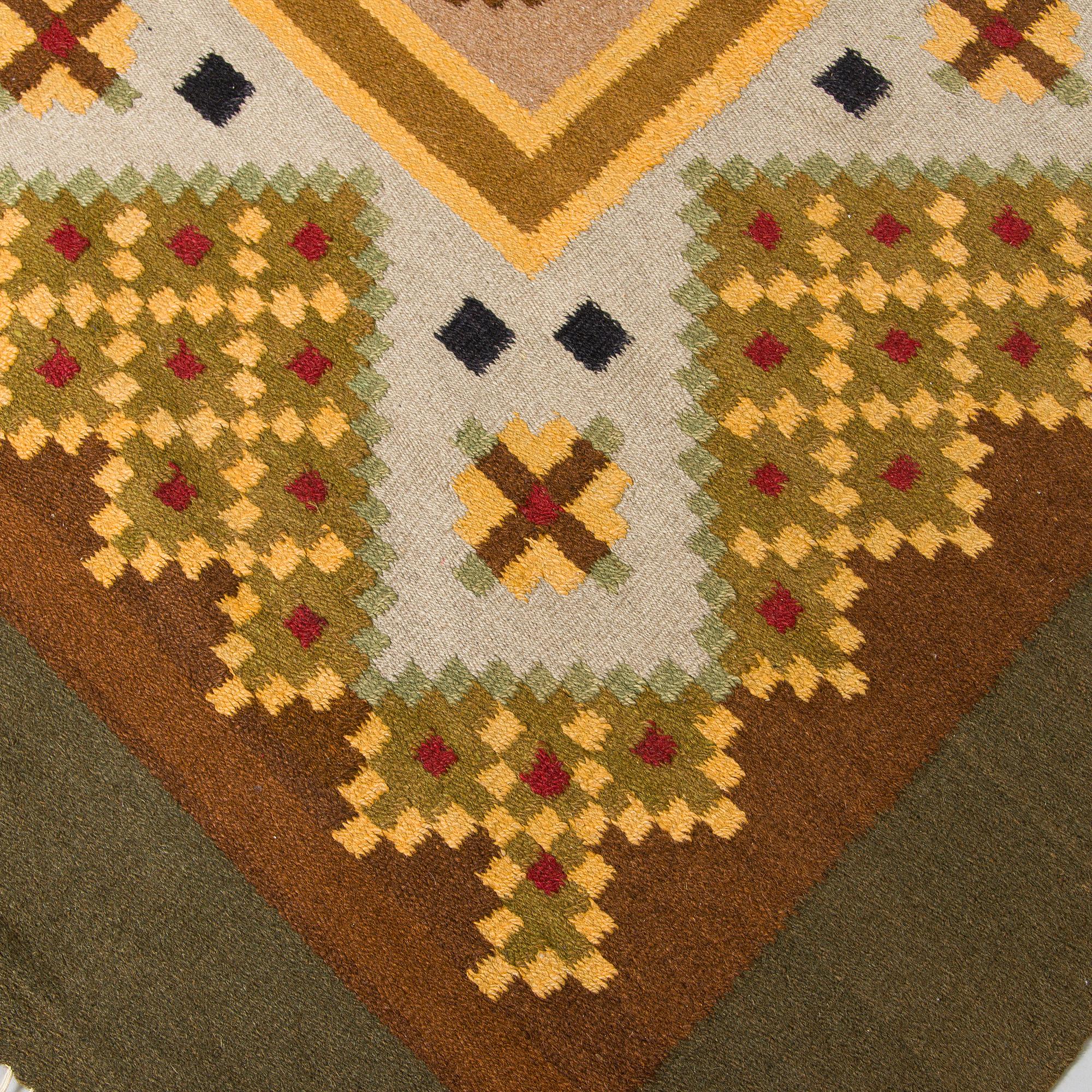 Karvalankamatto, valmistaja Aaltosen Mattokutomo, Kiikka 1930-luku.  Noin 330 x 230 cm.