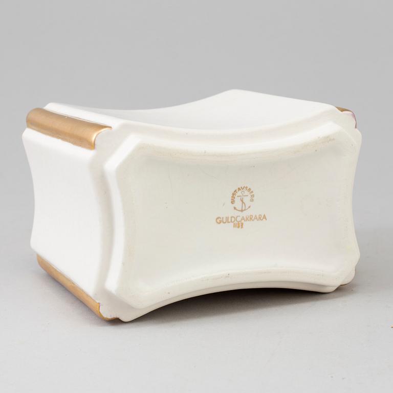 A "Guldcarrara" Wilhelm Kåge  tea box with lid from Gustavsberg.