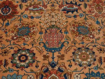 A carpet, semi-antique Tabriz, ca 404 x 292 cm.