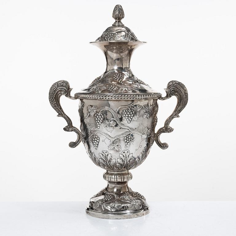 Lale Silverware & Co Ltd, a sterling silver wine cooler/lidded urn, Istanbul, Turkey 20th century.