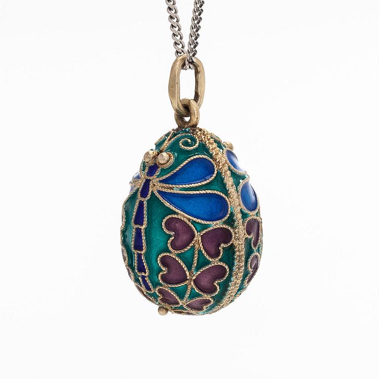 A gilded sterling silver enamel egg pendant, Moscow, with a chain in 14K white gold.