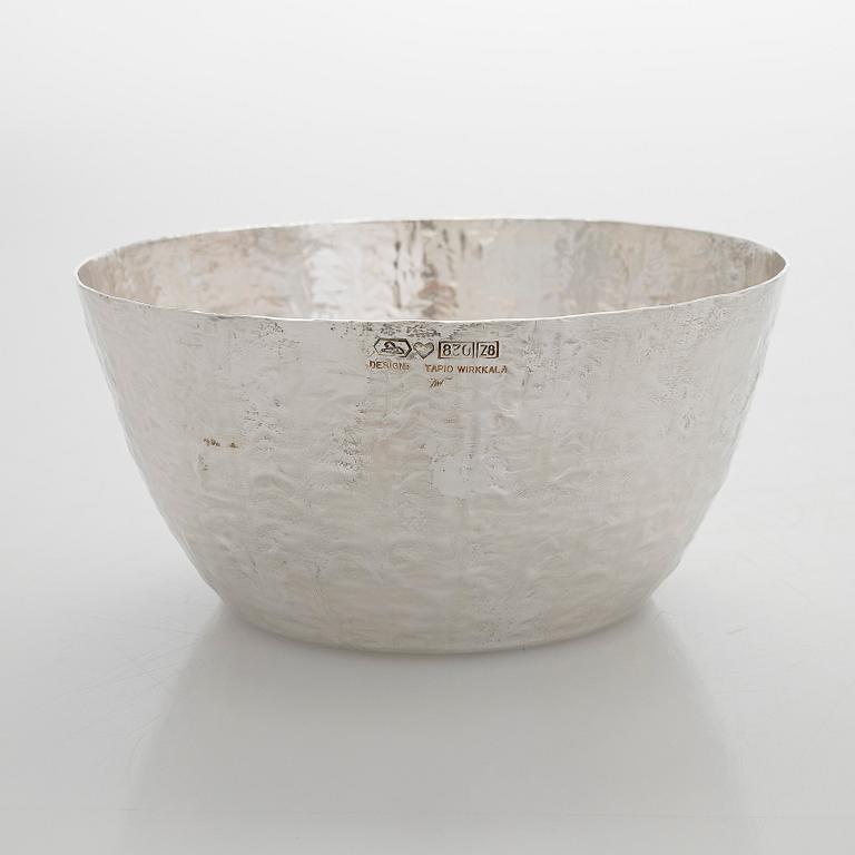 Tapio Wirkkala, A silver bowl, Kultakeskus Hämeenlinna  2001.