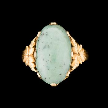 ÖRHÄNGEN, RING och BROSCH, cabochonslipad hydrogrossular granat, 18K guld. A. Tillander, Helsingfors 1944.