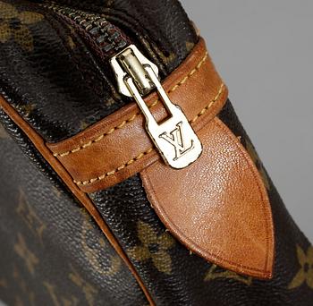 NECESSÄR, Louis Vuitton.