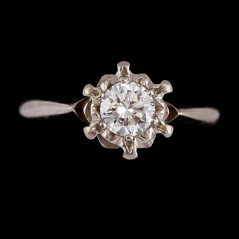 RING, 18K vitguld, briljantslipad diamant ca 0.52 ct. Vikt ca 5 g.