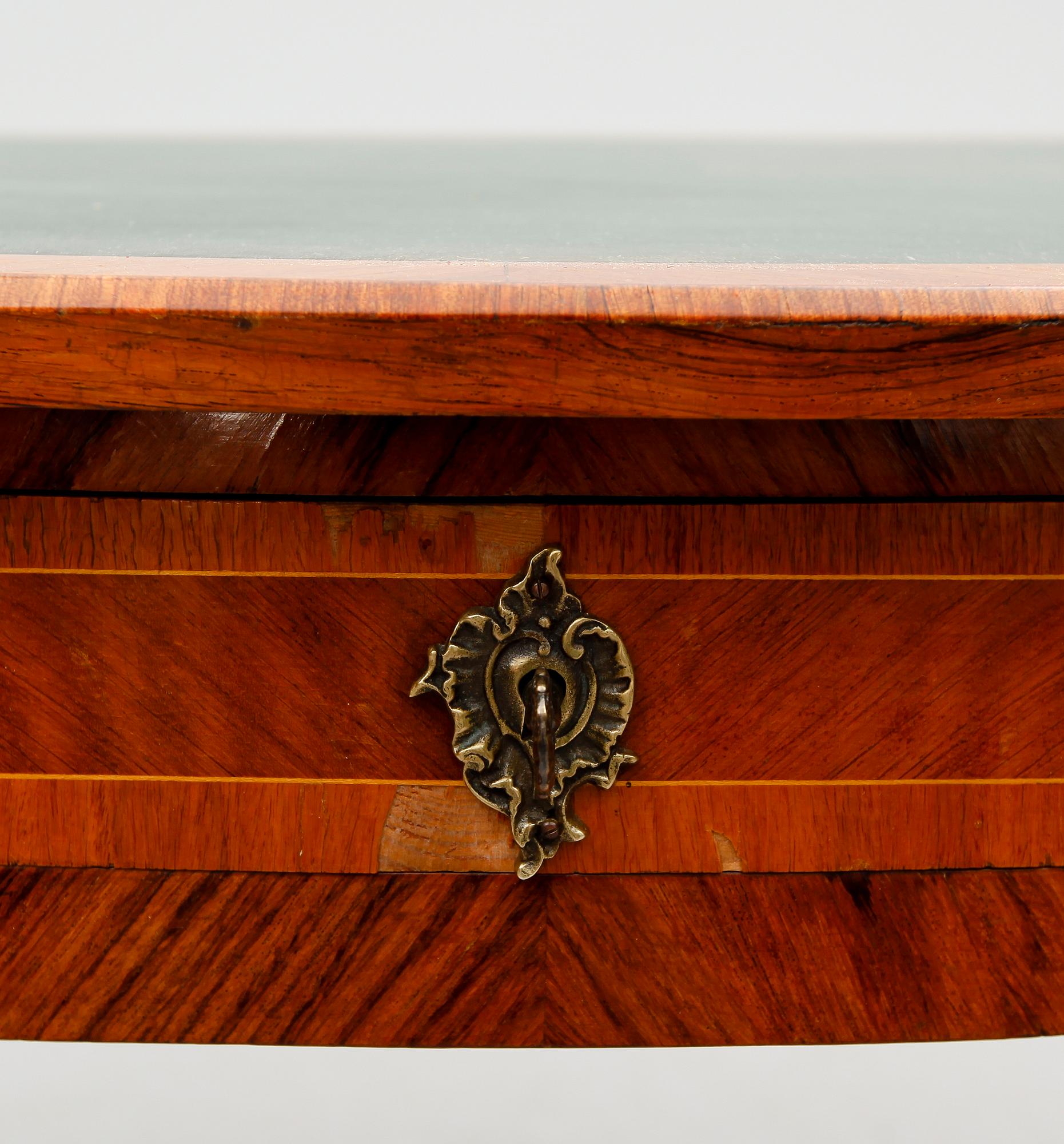 SKRIVBORD, rokokostil, 1900-talets första hälft.