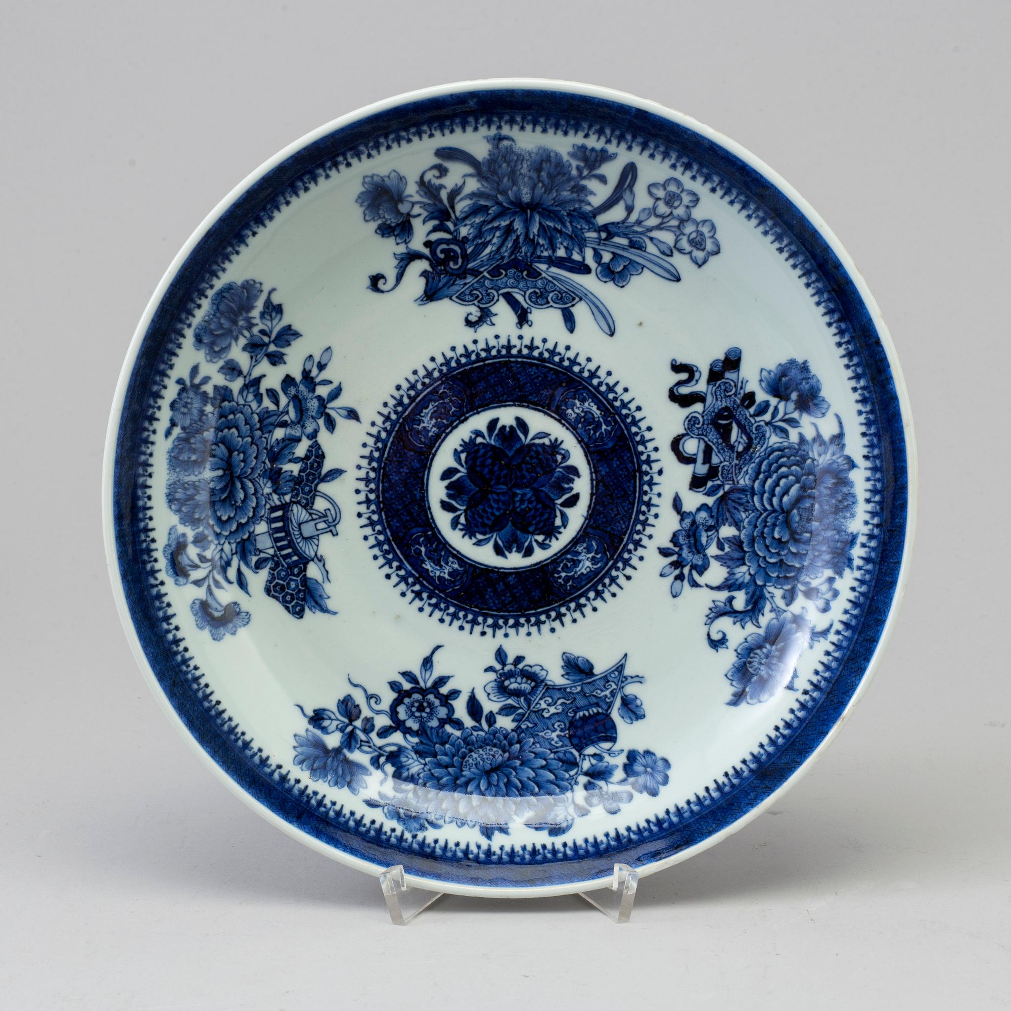A blue and white dish, Qing dynasty, Jiaqing (1796-1820). 'Fitz-Hugh'.
