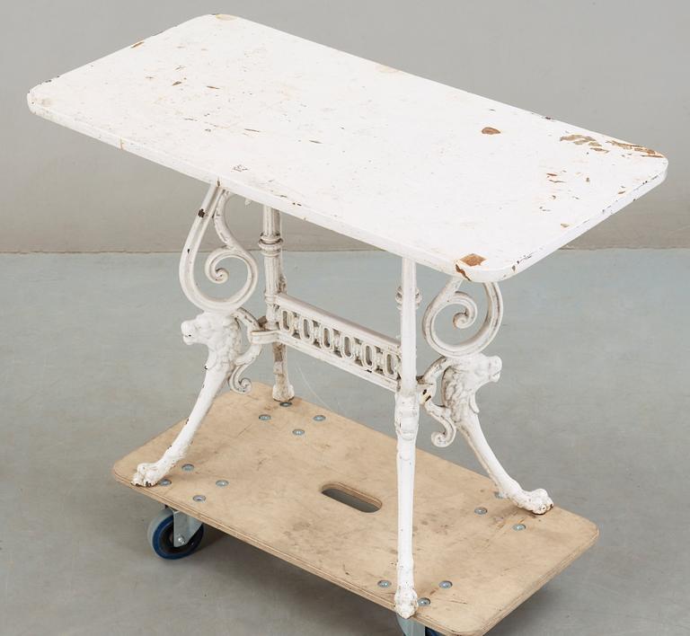 TRÄDGÅRDSBORD, gjutjärn, omkring 1900.