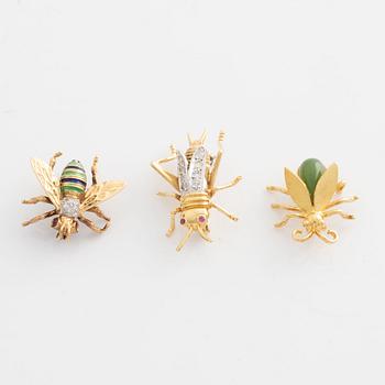 Three brooches in the shape of insects, 18K gold.