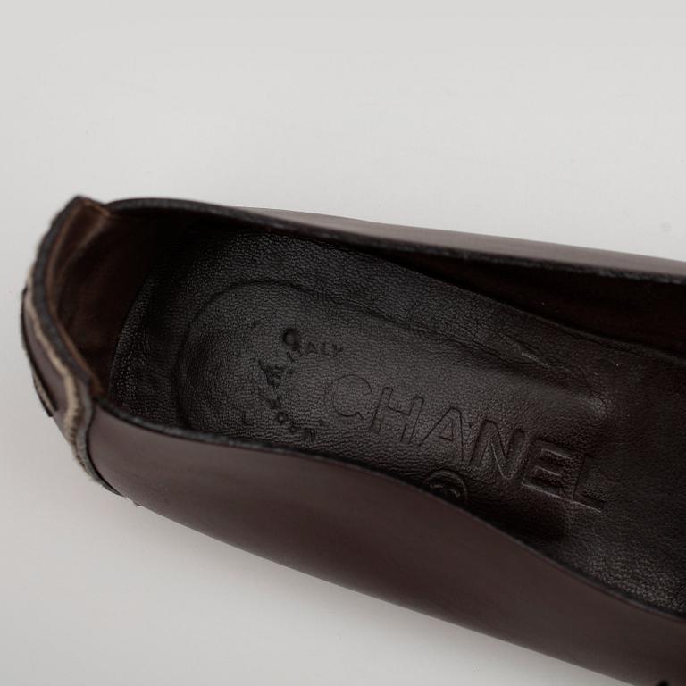 Chanel, CHANEL, a pair of brown leather loafers.