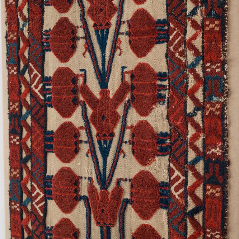 TÄLTBAND, FRAGMENT, antikt Turkmenskt, Tsarryssland, ca 102,5 x 39 cm. Monterat (med montering 107x42 cm).
