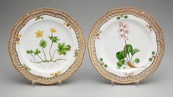 TALLRIKAR, 2 st, porslin, "Flora Danica", Royal Copenhagen.