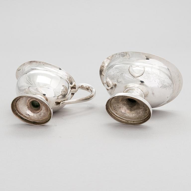 Sockerskål, silver, Dresden, Tyskland 1818 och gräddsnäcka, silver, Juho Tepponen, Helsingfors 1933.