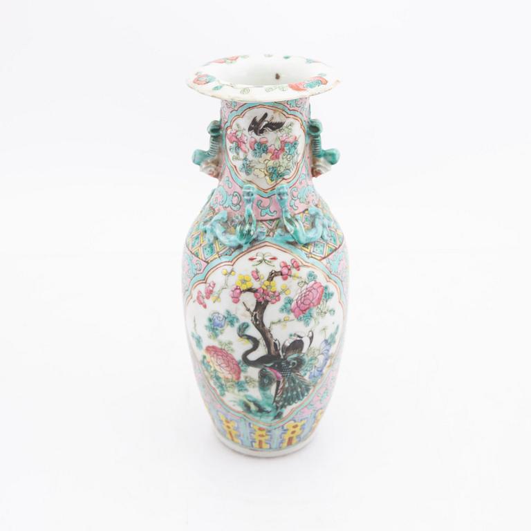 A set of three Chinese porcelain vases 19th/20th century.