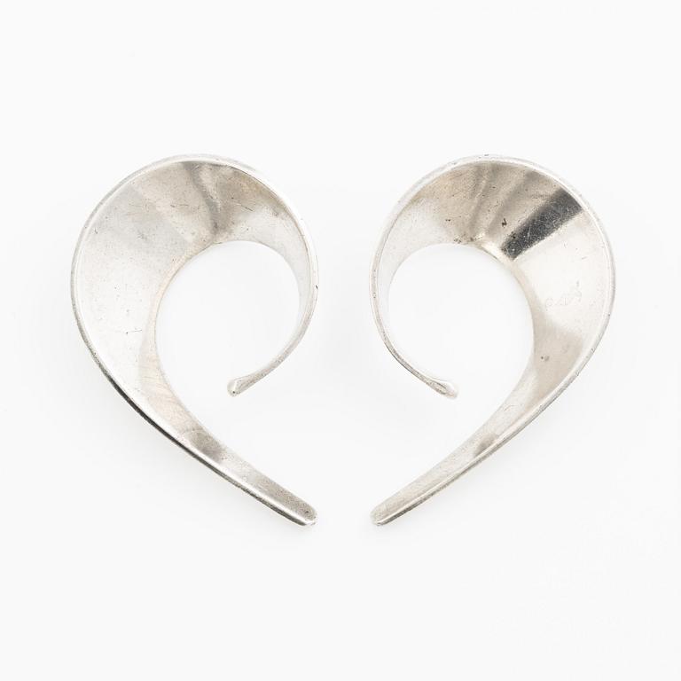 Tone Vigeland, earrings, a pair of "Sling" sterling silver, Norway.