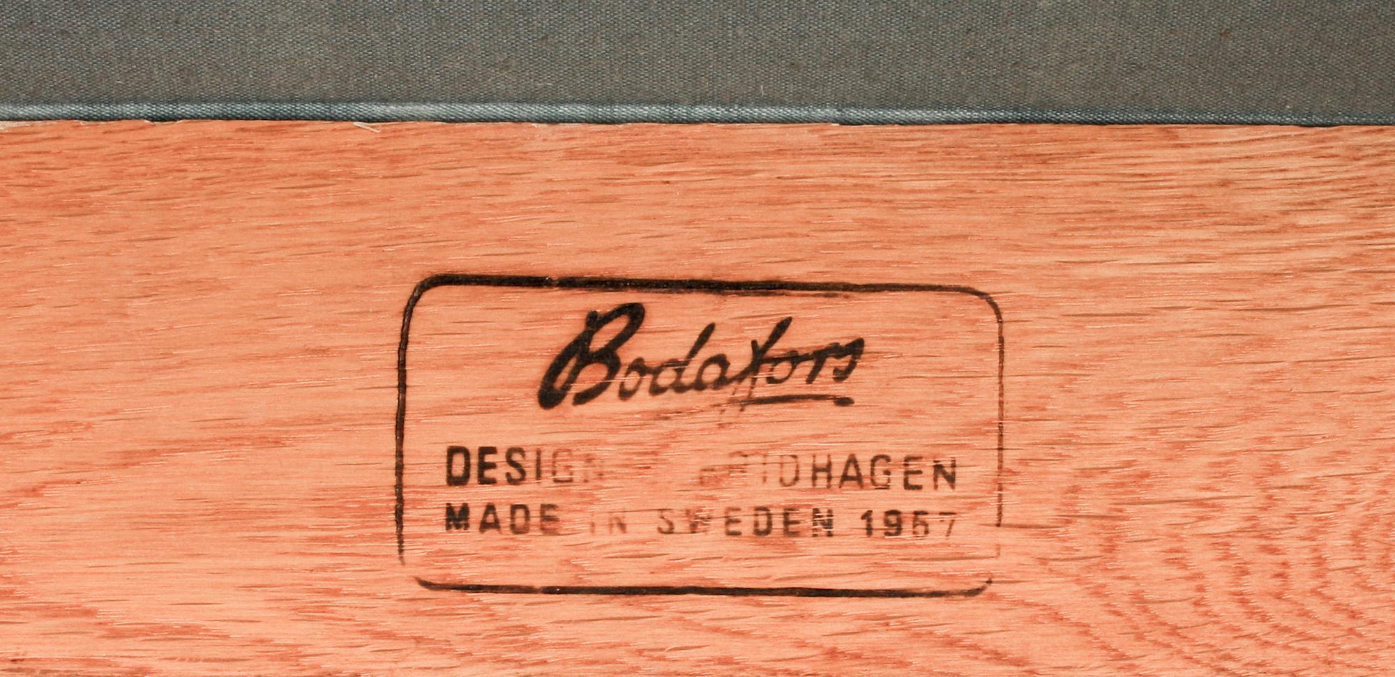 FÅTÖLJ samt FOTPALL, Bertil Fridhagen, Bodafors. 1950-tal.