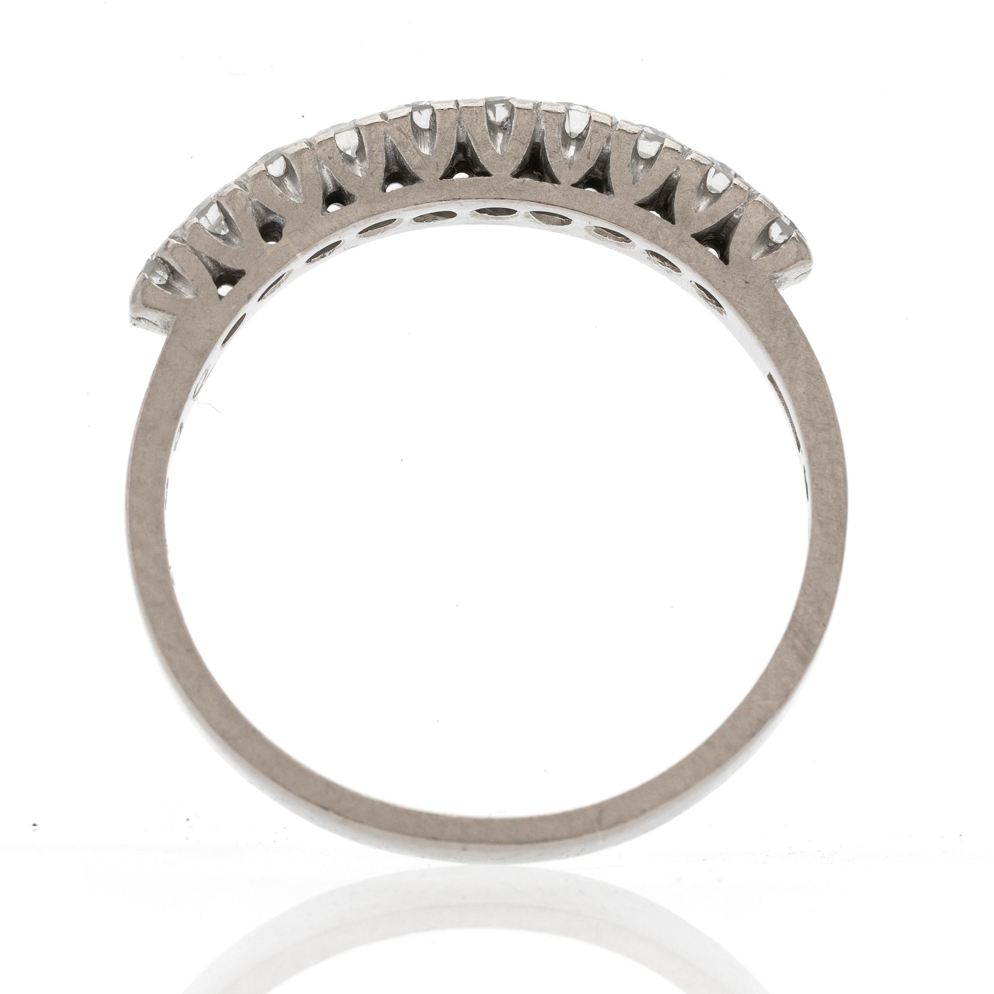 Ring halvallians 18K vitguld med diamanter, Sandin & Söner Göteborg 1988.