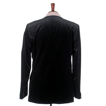 DOLCE & GABBANA, a black velvet men´s dinner jacket, size 52.